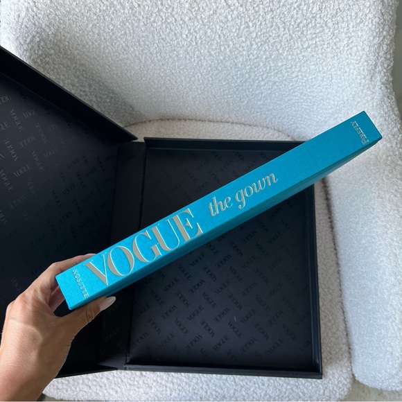 Vogue ‘The Gown’ coffee table book- limited edition! - Picture 6 of 11